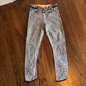 Black and white lululemon low-rise leggings